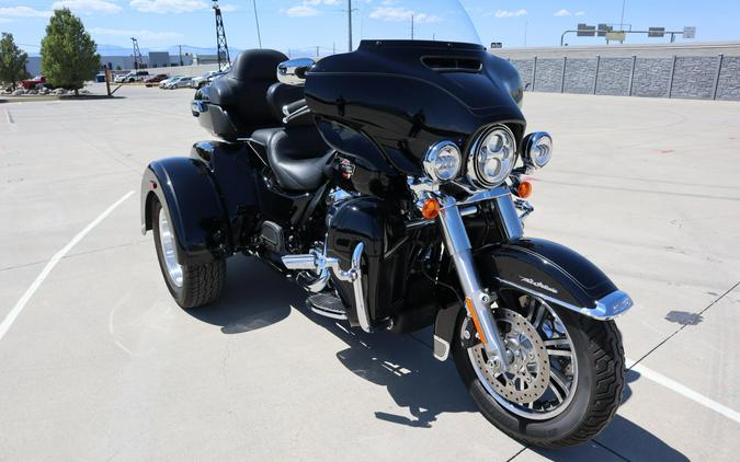 2022 Harley-Davidson Tri Glide Ultra Vivid Black