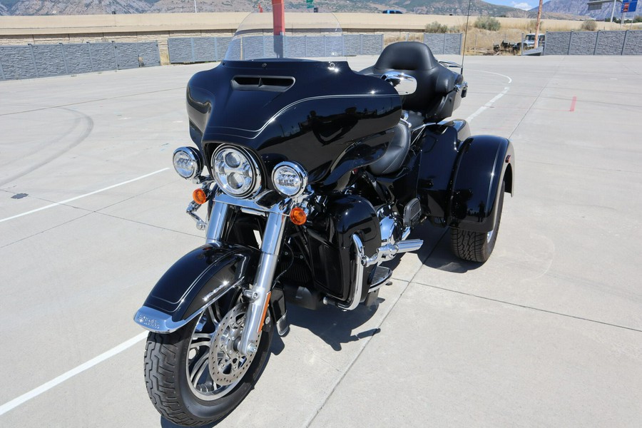 2022 Harley-Davidson Tri Glide Ultra Vivid Black