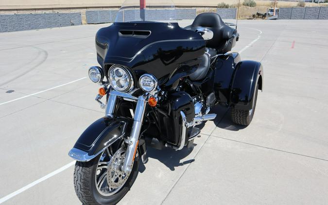 2022 Harley-Davidson Tri Glide Ultra Vivid Black