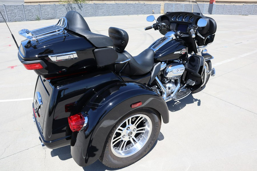 2022 Harley-Davidson Tri Glide Ultra Vivid Black