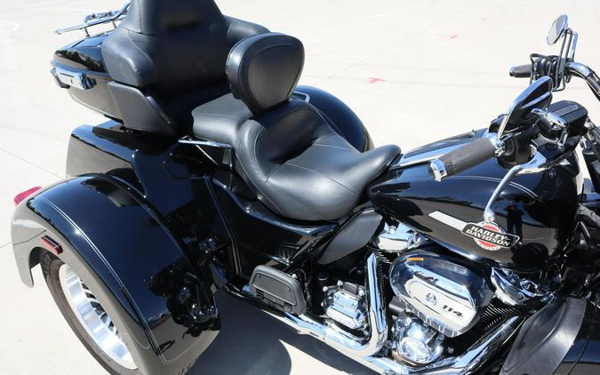 2022 Harley-Davidson Tri Glide Ultra Vivid Black