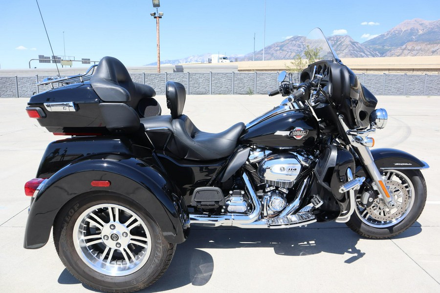 2022 Harley-Davidson Tri Glide Ultra Vivid Black