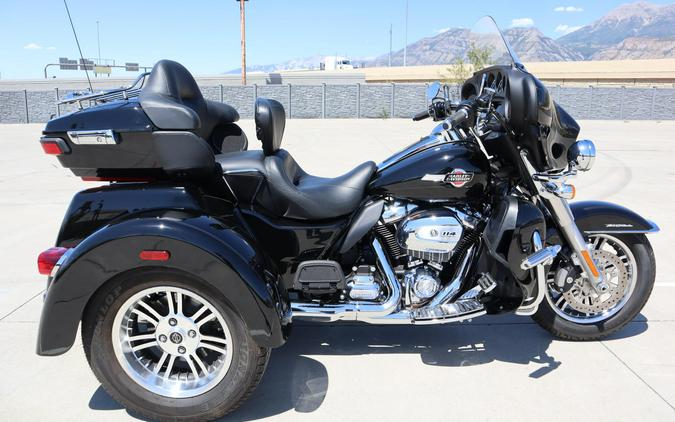 2022 Harley-Davidson Tri Glide Ultra Vivid Black