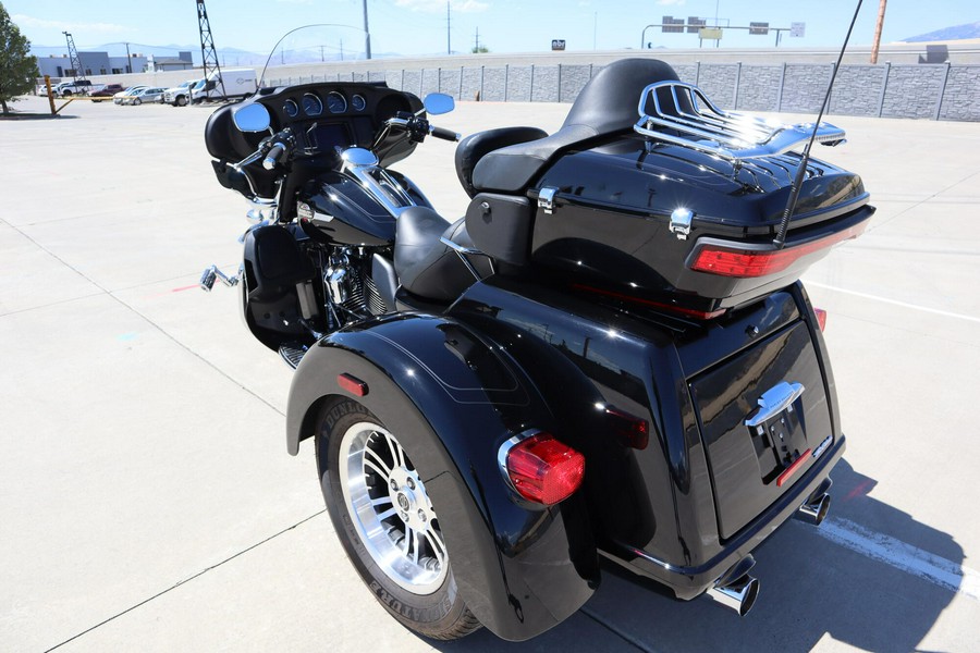 2022 Harley-Davidson Tri Glide Ultra Vivid Black