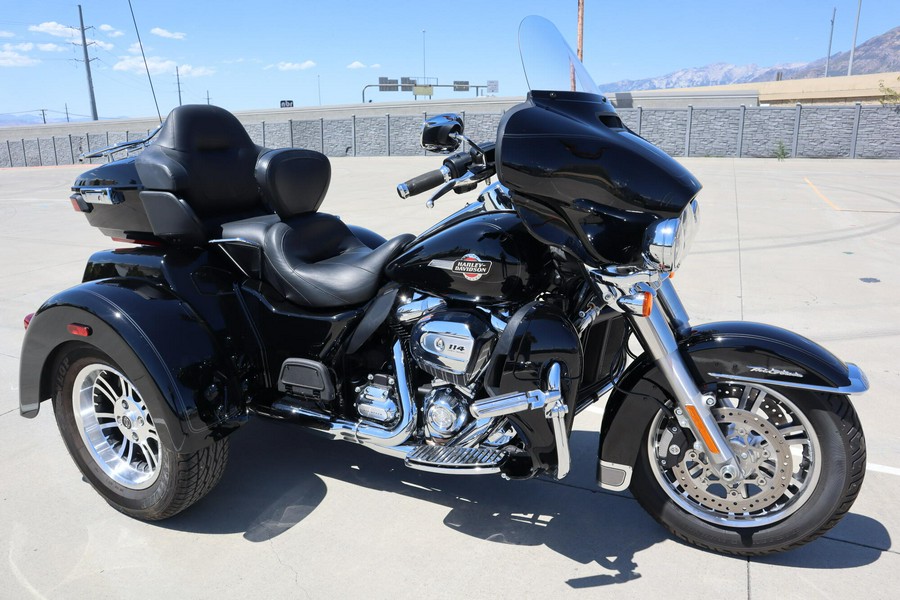 2022 Harley-Davidson Tri Glide Ultra Vivid Black