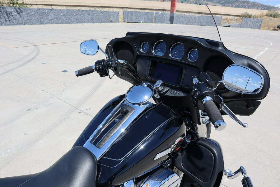 2022 Harley-Davidson Tri Glide Ultra Vivid Black