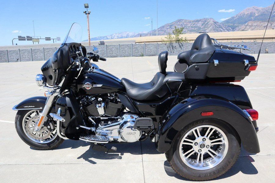 2022 Harley-Davidson Tri Glide Ultra Vivid Black