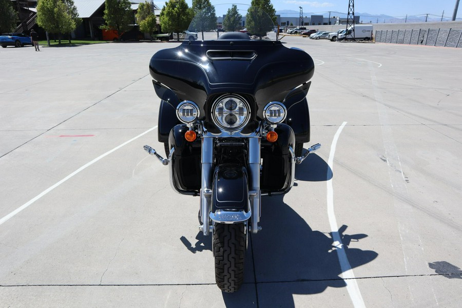 2022 Harley-Davidson Tri Glide Ultra Vivid Black