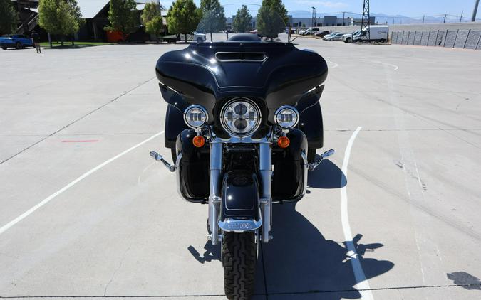 2022 Harley-Davidson Tri Glide Ultra Vivid Black