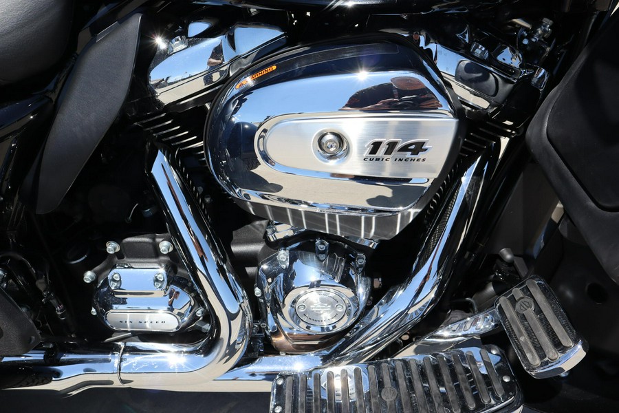 2022 Harley-Davidson Tri Glide Ultra Vivid Black