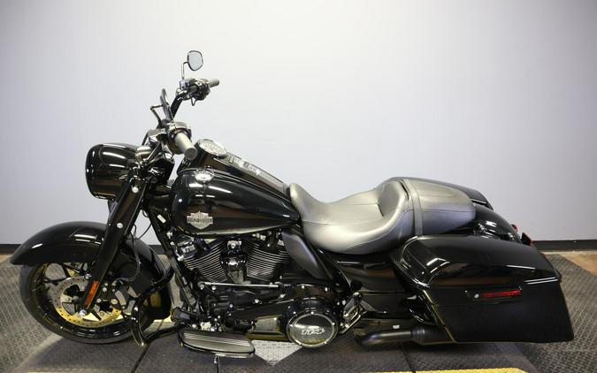 2025 Harley-Davidson Road King Special Vivid Black