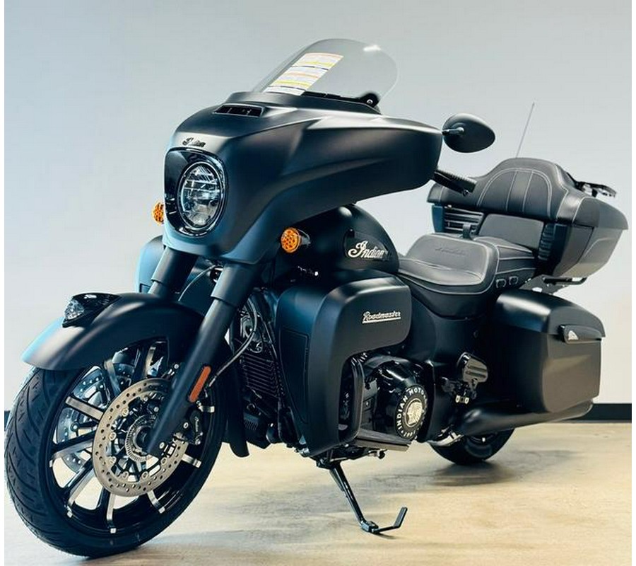 2024 Indian Motorcycle® Roadmaster® Dark Horse® Black Smoke