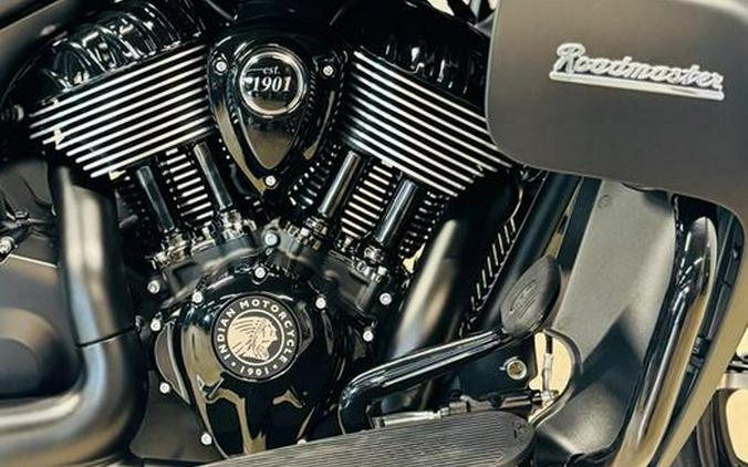 2024 Indian Motorcycle® Roadmaster® Dark Horse® Black Smoke