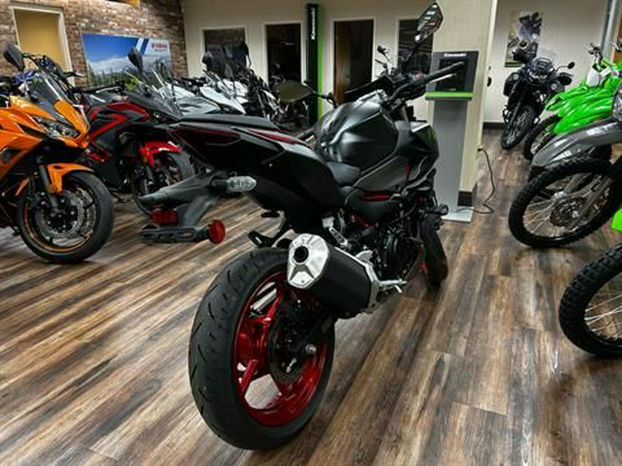 2025 Kawasaki Z500 SE ABS