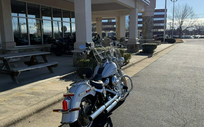 2020 Harley-Davidson® Deluxe Stone Washed White Pearl