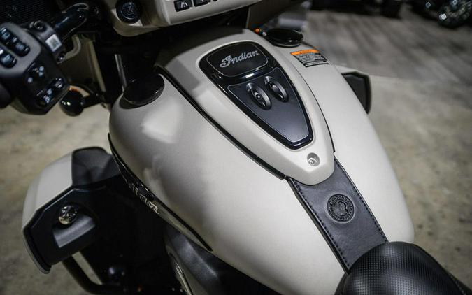 2023 Indian Motorcycle Roadmaster® Dark Horse®