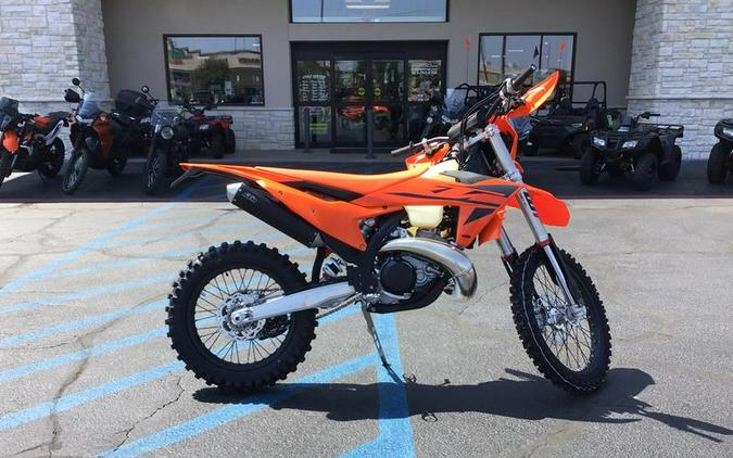 FIRST LOOK! KTM INTRODUCES 2024 KTM 300XC-W HARD-ENDURO MODEL