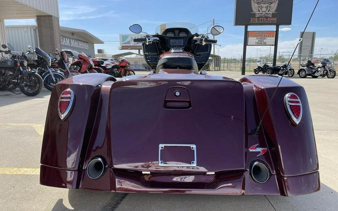 2022 Indian Motorcycle® Challenger® Limited Maroon Metallic