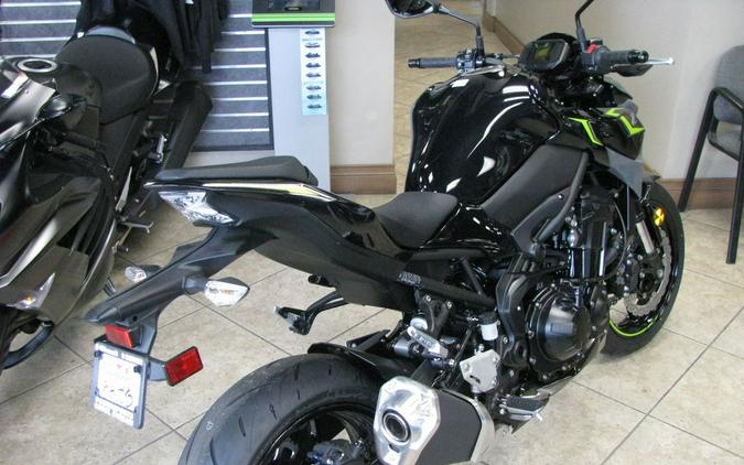 2024 Kawasaki Z900 ABS Metallic Spark Black/Metallic Matte Dark Gray