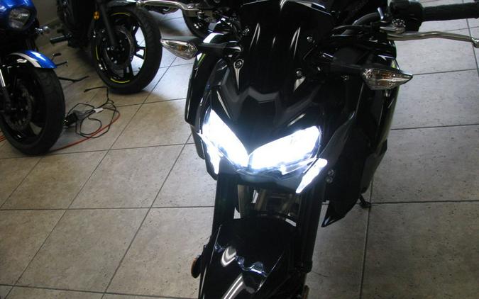 2024 Kawasaki Z900 ABS Metallic Spark Black/Metallic Matte Dark Gray