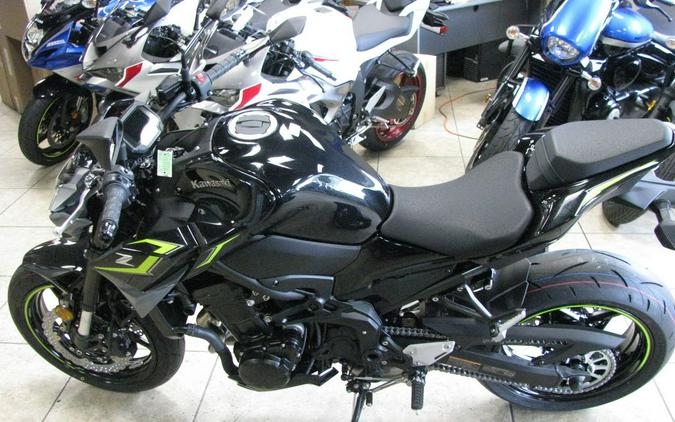 2024 Kawasaki Z900 ABS Metallic Spark Black/Metallic Matte Dark Gray