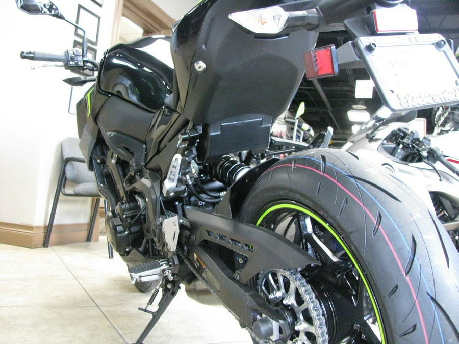 2024 Kawasaki Z900 ABS Metallic Spark Black/Metallic Matte Dark Gray