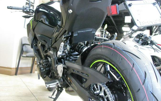 2024 Kawasaki Z900 ABS Metallic Spark Black/Metallic Matte Dark Gray