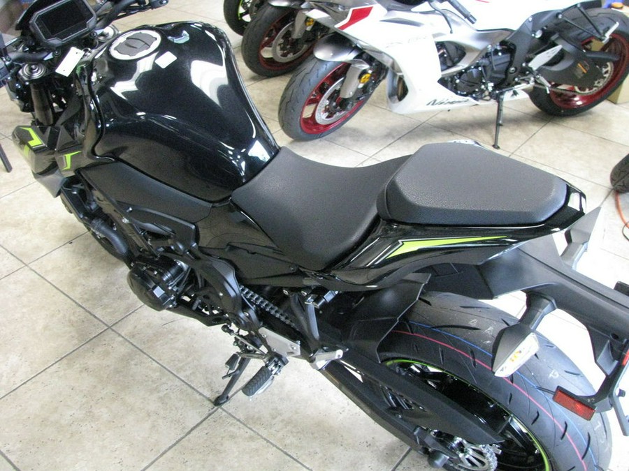 2024 Kawasaki Z900 ABS Metallic Spark Black/Metallic Matte Dark Gray