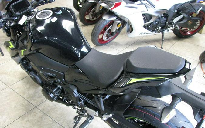 2024 Kawasaki Z900 ABS Metallic Spark Black/Metallic Matte Dark Gray