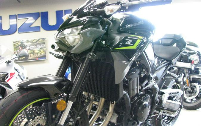 2024 Kawasaki Z900 ABS Metallic Spark Black/Metallic Matte Dark Gray