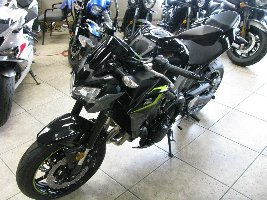 2024 Kawasaki Z900 ABS Metallic Spark Black/Metallic Matte Dark Gray