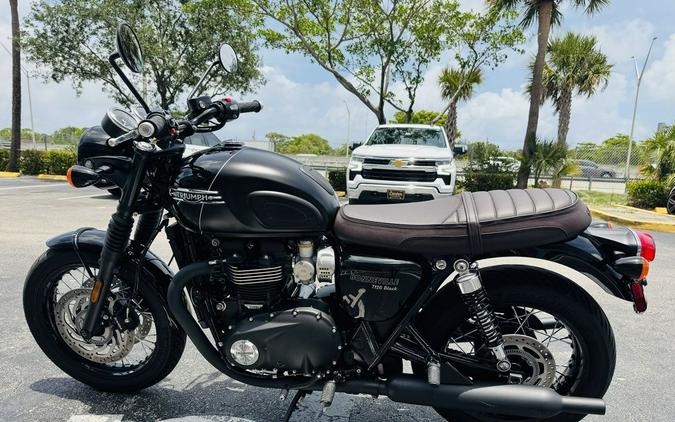 2023 Triumph Bonneville T120 Black Sapphire Black / Matte Sapphire Black