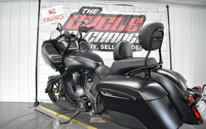 2020 Indian Motorcycle® Challenger Dark Horse Thunder Black Smoke