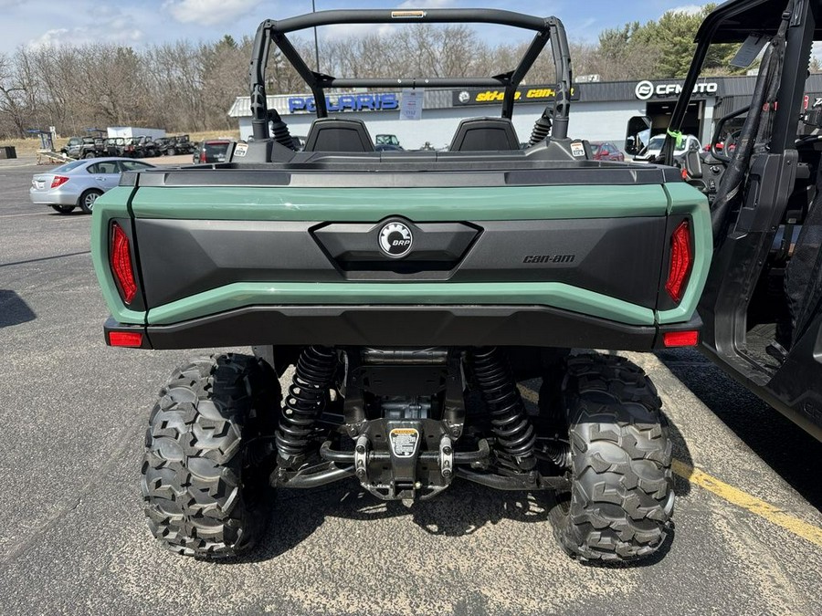 2025 Can-Am® Commander DPS 700