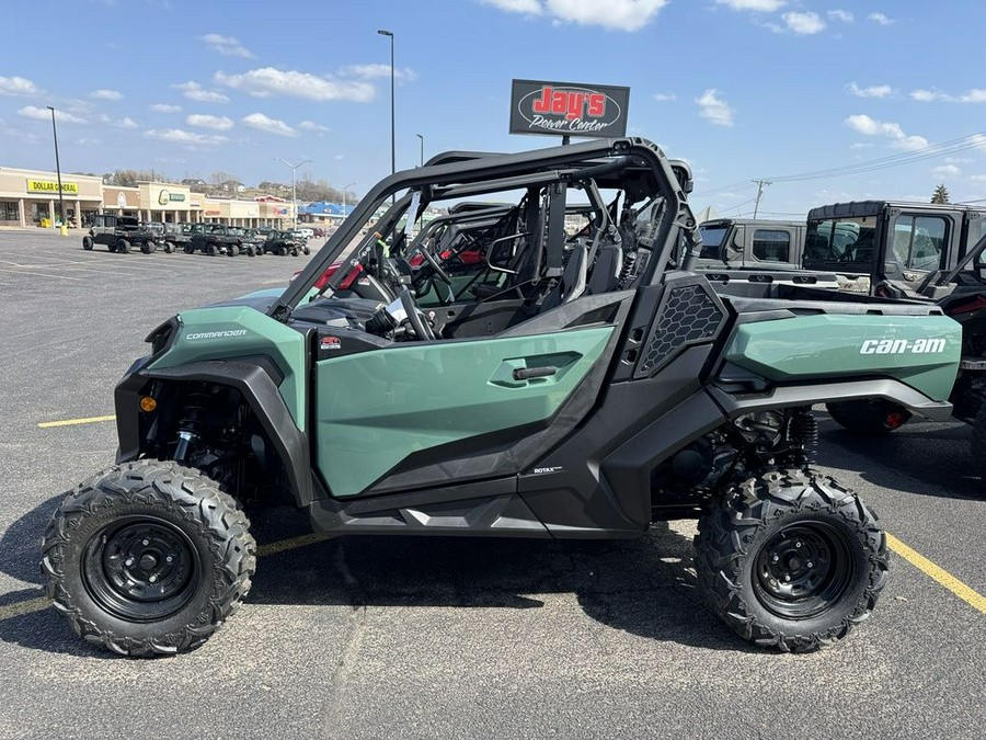 2025 Can-Am® Commander DPS 700