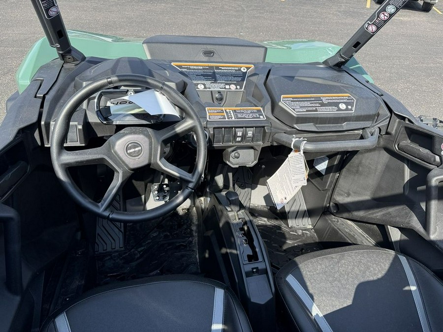 2025 Can-Am® Commander DPS 700