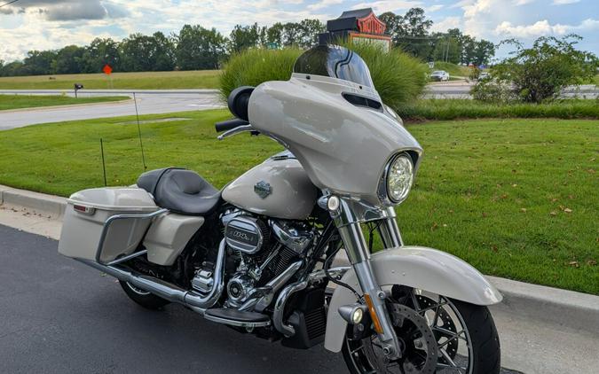 2022 Harley-Davidson® Street Glide® Special White Sand Pearl