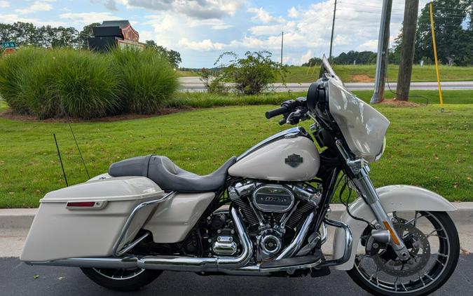 2022 Harley-Davidson® Street Glide® Special White Sand Pearl