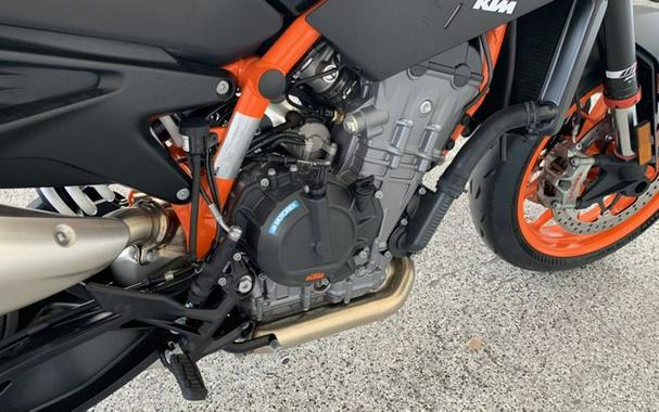 2023 KTM 890 DUKE R