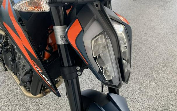 2023 KTM 890 DUKE R