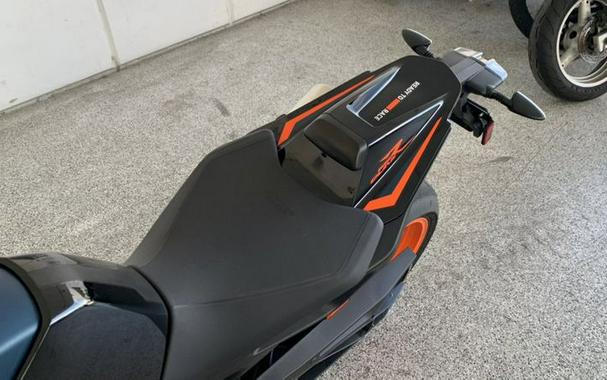 2023 KTM 890 DUKE R