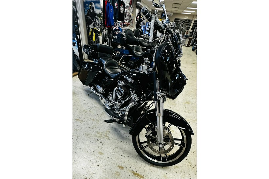 2021 Harley-Davidson® Street Glide® Base