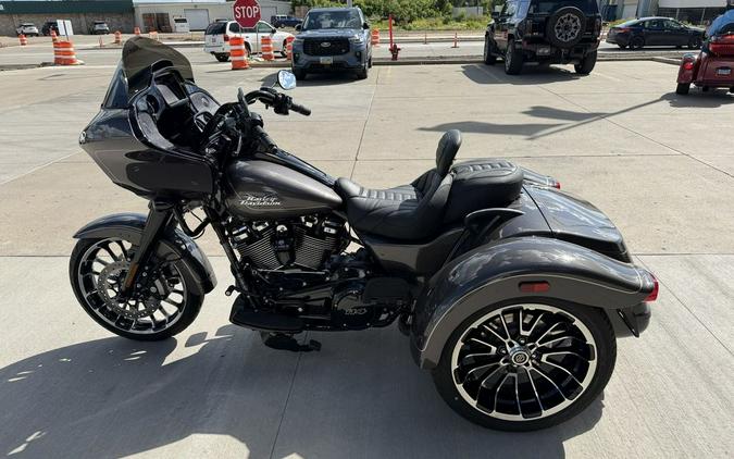 2023 Harley-Davidson® FLTRT - Road Glide® 3