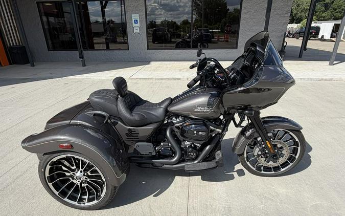 2023 Harley-Davidson® FLTRT - Road Glide® 3