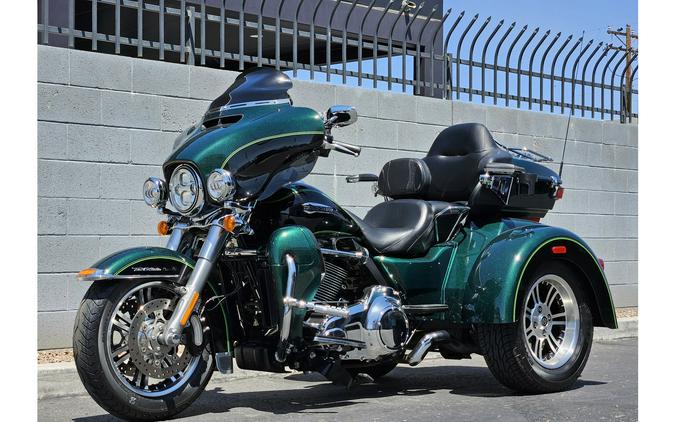 2016 Harley-Davidson® FLHTCUTG Tri Glide Ultra