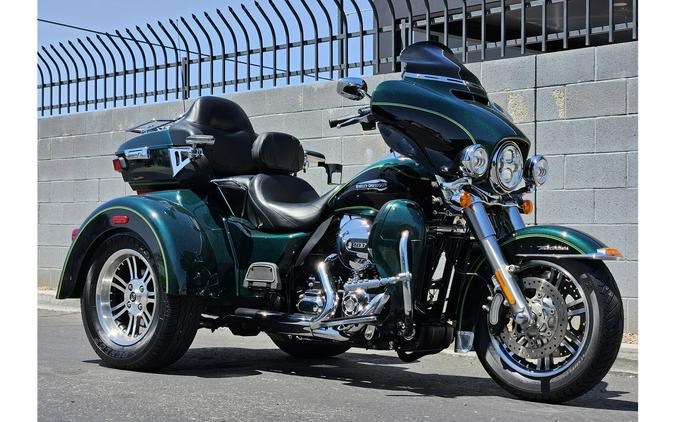 2016 Harley-Davidson® FLHTCUTG Tri Glide Ultra