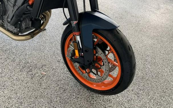 2023 KTM 890 DUKE R