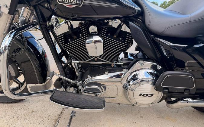 2012 Harley-Davidson Ultra Classic FLHTCU103