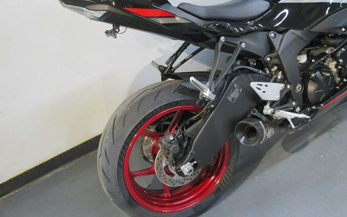 2025 Kawasaki Ninja® ZX™-6R KRT Edition