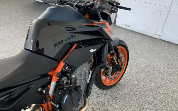 2023 KTM 890 DUKE R